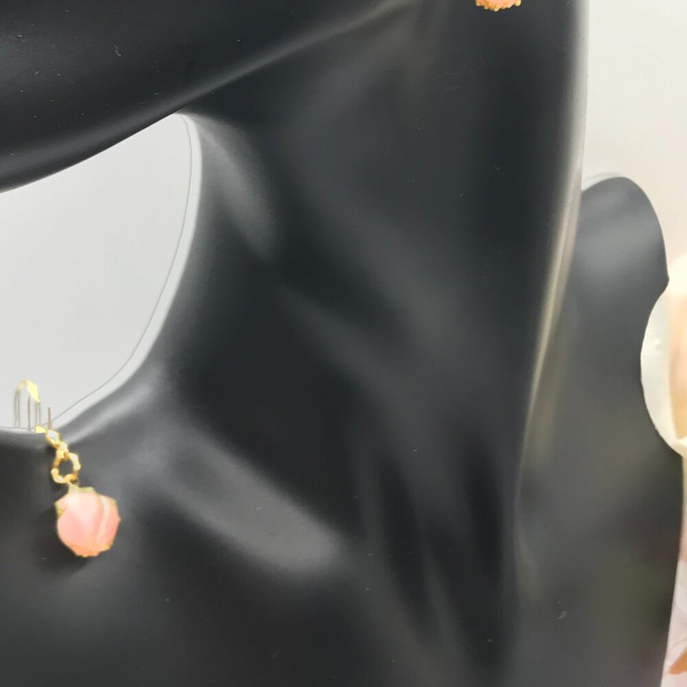 Strawberry Dainty Resin Earrings Gorgeous Strawberries hypoallergenic ear hooks - Picture 5 of 8